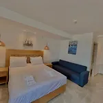 Hotel Pefkohori Beach מלון פפקוהורי