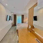 Hotel Pefkohori Beach מלון
