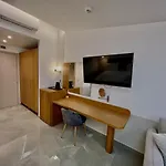 Hotel Pefkohori Beach מלון 3*