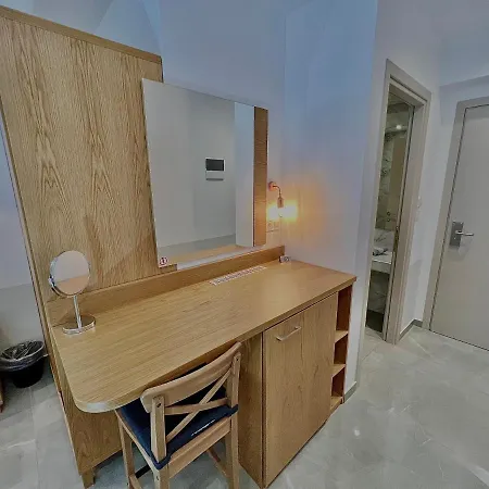 فندق Hotel Pefkohori Beach بيفكوهوري